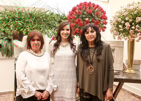 Barbara con las organizadoras de su despedida, Irma Fernandez de Campa y Maria Elena del Rio Castil