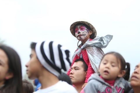 Catrinas, catrines y de más desfilaron por CDMX
