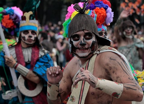 Catrinas, catrines y de más desfilaron por CDMX