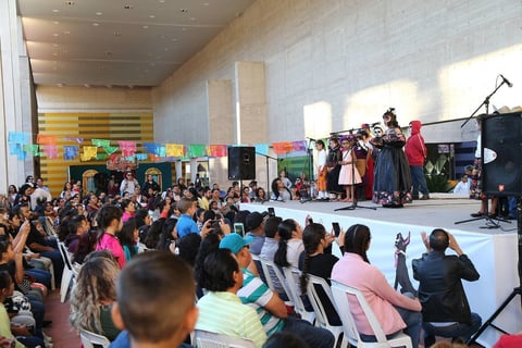 Ayer decenas de niños, jóvenes y adultos se sumaron a las actividades artísticas, culturales y didácticas.