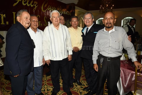 28102018 FESTEJO DE CUMPLEAñOS.  Jesús Sotomayor con Francisco Rodríguez, Fernando Rangel, Jorge Covarrubias y Gerardo Reyes.