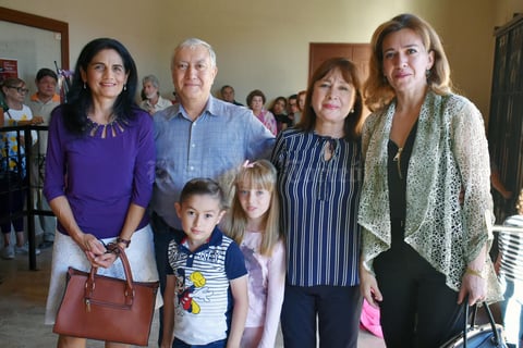 31102018 María Elena, Óscar, Adoración, Mariana, Jesús y Elena Sofía.