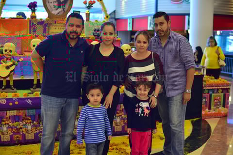 31102018 Víctor, Esmeralda, Leo, Ángeles, Héctor y Camila.