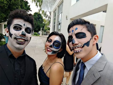Alumnos de artes escénicas de UAdeC.
