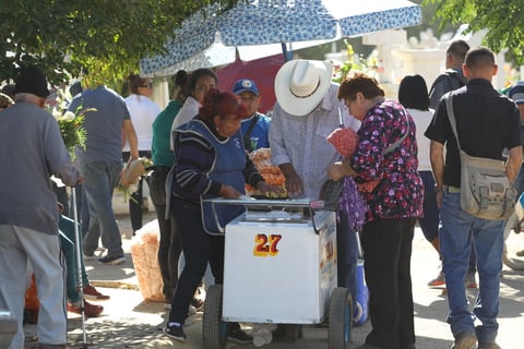 Con las coronas de muerto compradas, ahora sí, rumbo al panteón