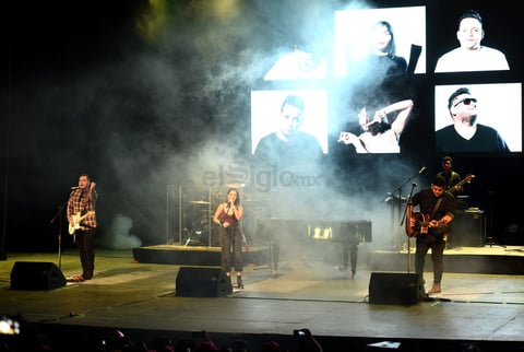Por tu bien, Todavía y Duele amarte así complementaron el set list de la velada.