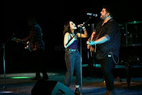 El Teatro Nazas fue el sitio que cimbró anoche con los alaridos del público local que ama la música del grupo y que por supuesto no se perdieron el concierto que Melissa, Pablo y Román ofrecieron la noche de ayer.