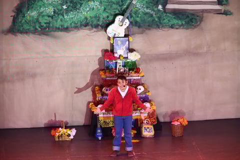 Disfrutan familias de Durango la obra 'Coco'