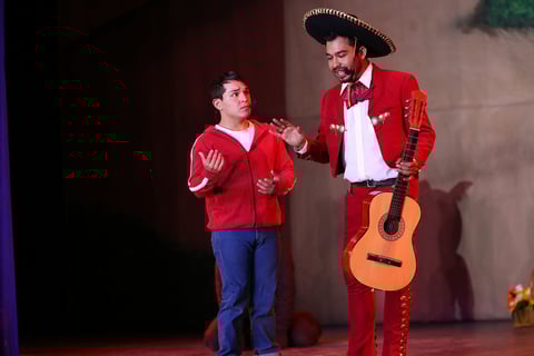 Disfrutan familias de Durango la obra 'Coco'