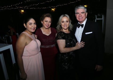 Magdalena Ponce, Nena Mier, Lulú Mier y Jorge Zaldívar.