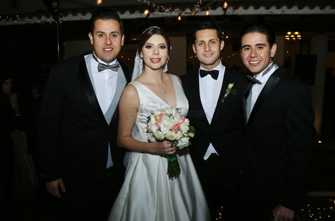 Los mejores deseos le fueron expresados a la pareja de parte de sus seres queridos