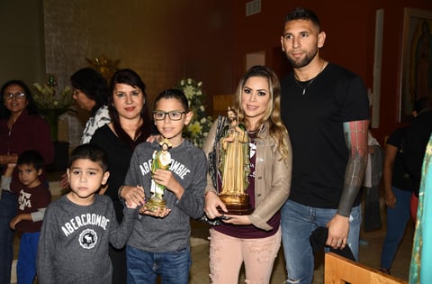 Jonathan Orozco con Nitze, Bastian,  Luka y Cokis