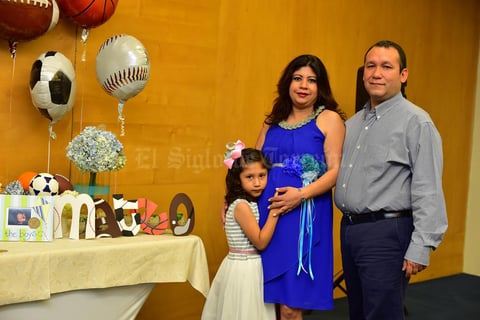 13112018 FIESTA DE CANASTILLA.  Sandra Corpus con Heriberto Sánchez y María.