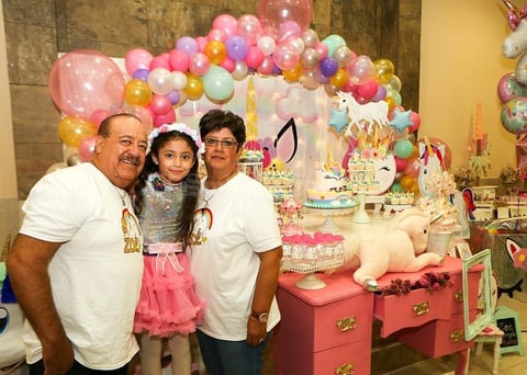 20112018 Festejan su cumple