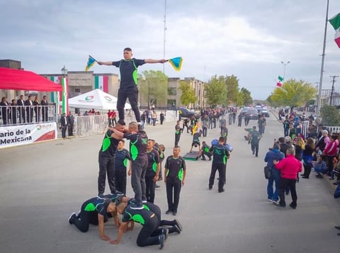 Al término del desfile se llevó a cabo la premiación para los tres primeros lugares de los contingentes y sus carros alegóricos, obteniendo el Colegio México el primer lugar.