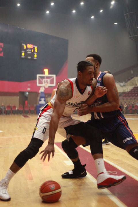 Un duelo de alarido de la Liga Nacional de Baloncesto Profesional.