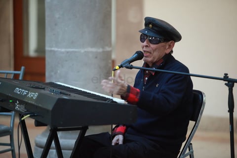 Tino tenía ocho años cuando inició su camino musical junto a profesionales en su natal Chihuahua.