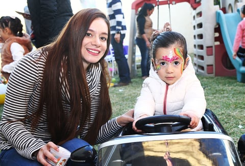 Emiliana Escobedo y Madeleine.