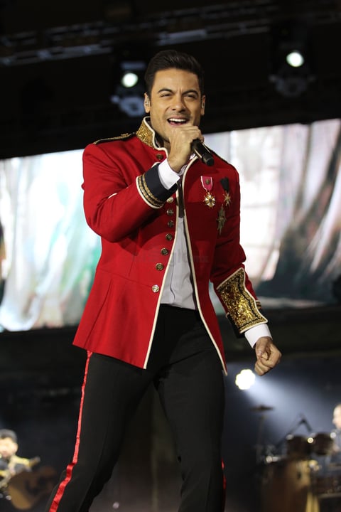 Rivera dejó sus más grandes hits para el final, 'Fascinación', 'Me muero' y '¿Cómo pagarte?', para luego dejar de lado el pop y la balada y poner fin a la presentación con el ritmo urbano de 'Regrésame mi corazón', su reciente corte promocional.