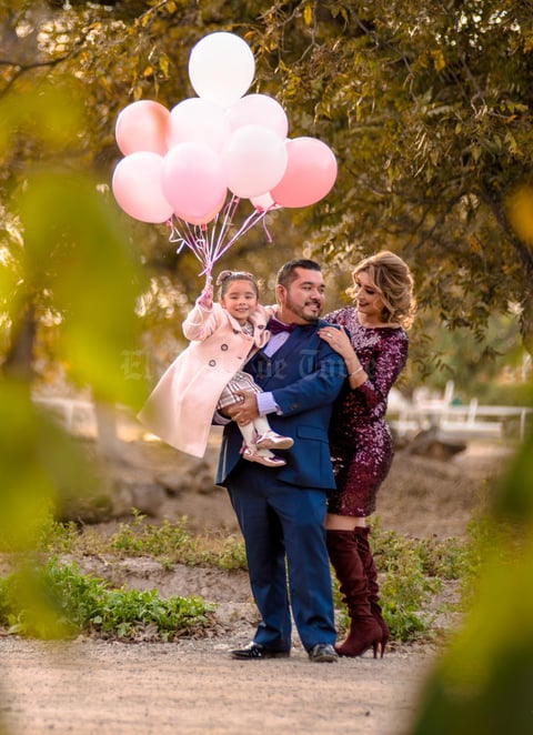 25112018 Esaú Daniel Vega y Myrna Bonilla Dávila con su hija, Camila Vega Bonilla.
