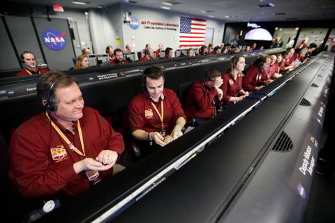 Para ello, InSight cuenta, entre otros instrumentos, con un sismógrafo y una sonda que medirán la actividad y la temperatura internas del planeta, respectivamente.