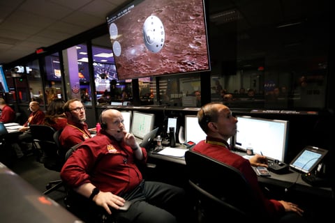 A diferencia de otras misiones anteriores de la NASA centradas en la superficie o la atmósfera de Marte, la novedad de InSight es que su principal propósito es estudiar el interior del planeta para conocer más acerca de su composición y evolución.