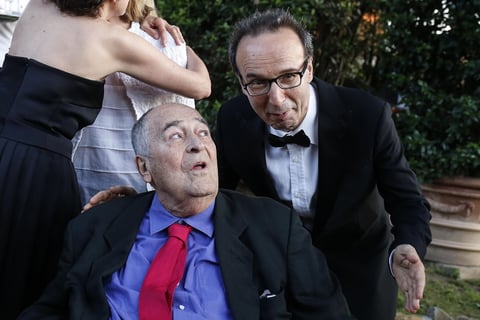 Intimista, irreverente, provocador, pero también autor de grandes producciones como El último emperador, ha sido calificado como "el gran director de la trasgresión".