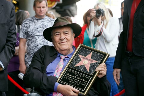 El cineasta Bernardo Bertolucci, autor de obras como el El último tango en París , Novecento o El último emperador, considerado uno de los últimos maestros del cine italiano, falleció hoy en Roma a los 77 años.