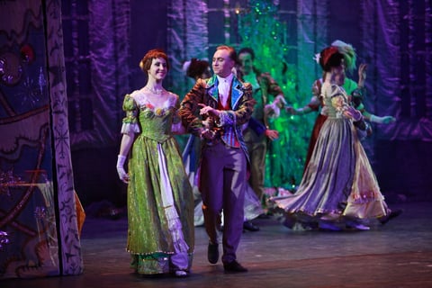 30 bailarines en escena llevaron al respetable a meterse en un cuento tradicional para estas fechas, "El Cascanueces", donde los actores rusos dieron muestra de esa calidad que les reconoce el mundo y que hacen evidente en cada escenario en que se presentan.