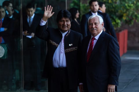 Evo Morales, entre los asistentes a la toma de protesta.