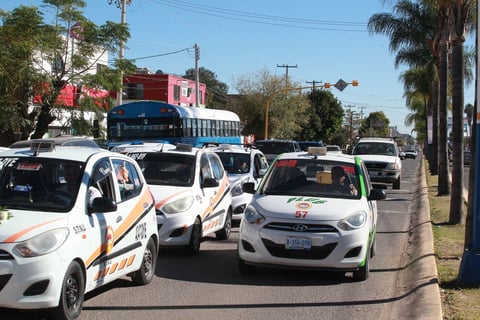 Las danzas son entregadas como homenaje por sindicatos de taxistas, entre otros.