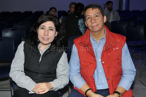 01122018 EN CONFERENCIA.  Teresita y Luis.
