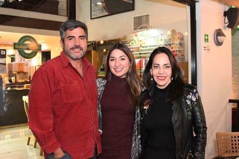 Miguel Aldama, Paola Vázquez y Angélica Soto.