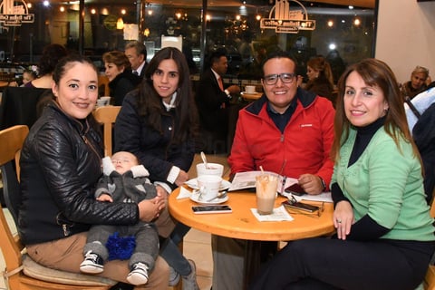 Valeria Ángeles, Fausto Vázquez, Valeria Toulet, Paco Vázquez y Marcela Murguía.