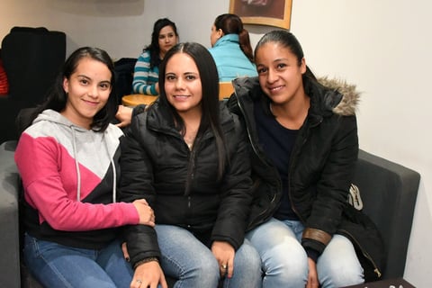 Diana Gabriela Valdez Rivas, Sandra Nayeli Flores y Nayeli Salas.