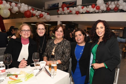Rosa María Mendivil, Silvia Ruíz Gorjón, Rebeca de la Peña, Lorena Hernández y Gina Campuzano.