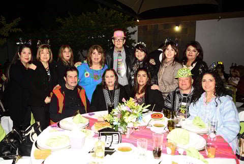 Eduardo, Esperanza, Juan Manuel, Cecy, Alejandra, Ana, Juan, Adela, Masabel, Rosario, Patricia, Edith y Gaby