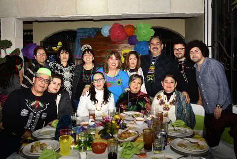 Lupita, Laura, Enrique, Pily, Maricarmen, Tita, Ale, Edith, Bertha, Issac, Lucy, Oly, Cecy, Erick, Estela, Jesus, Aida y Ana