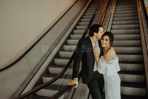 08122018 Zayne Sabrina Hernández Hernández y Eduardo José Moye López llegan al altar de la Parroquia de los Ángeles para contraer matrimonio. La Eucaristía será presidida por el Padre Francisco Aguilar Barrón L. C. La pareja estará acompañada por sus padres, Consuelo Hernández de la Cruz y Armando Adolfo Hernández Rosales; María Leticia López Echavarri. La velada nupcial se ofrecerá en Jardín Versalles.