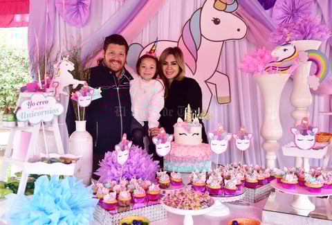 Victoria con sus papas, Jose Elias Ganem y Martha Rodriguez de Ganem.JPG