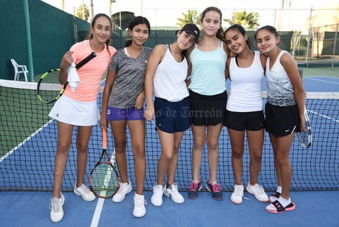 Elsa Garcia, Valentina Barrera, Regina Gomez, Andrea Granados, Maria Jose Avila y Raquel Gonzalez