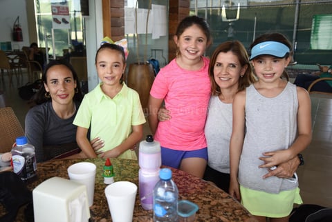 Montserrat y Fernanda Temprana Falco, Melody Falco Diaz, Stephanie Sada Rivera y Michelle Cantu Sada
