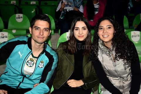 11122018 EN EL FUT.  Santiago, Valeria y Cristina.
