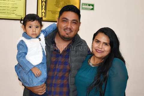 13122018 EN FAMILIA.  Victoria, Alberto e Iris.
