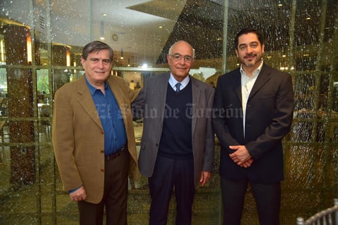 17122018 CELEBRA SU CUMPLEAñOS.  José Carlos acompañado de Yessica, Carlos, Diego y Alejandra.