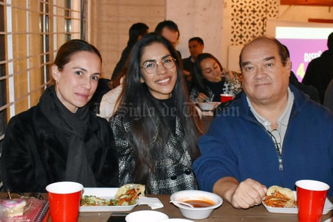 17122018 Itziar, Karla y Rogelio.