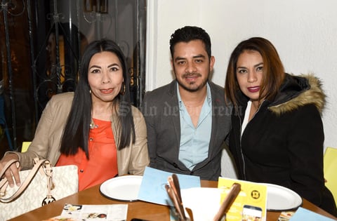 18122018 EN REINAUGURACIóN.  Ana Lilia López Moreno, Israel Collazo Rivera y Ángeles Luna.
