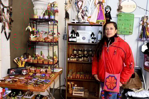 Realizan con éxito Vaivén Bazar