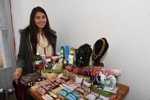 Realizan con éxito Vaivén Bazar