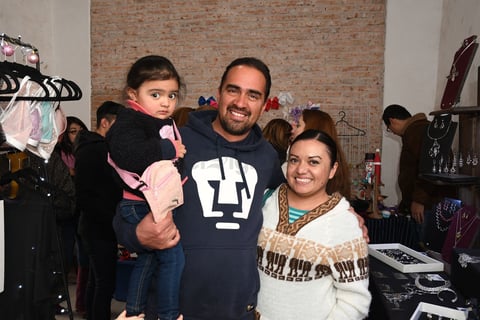 Realizan con éxito Vaivén Bazar